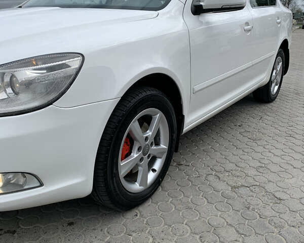 Белый Шкода Октавия, объемом двигателя 1.8 л и пробегом 213 тыс. км за 6400 $, фото 14 на Automoto.ua
