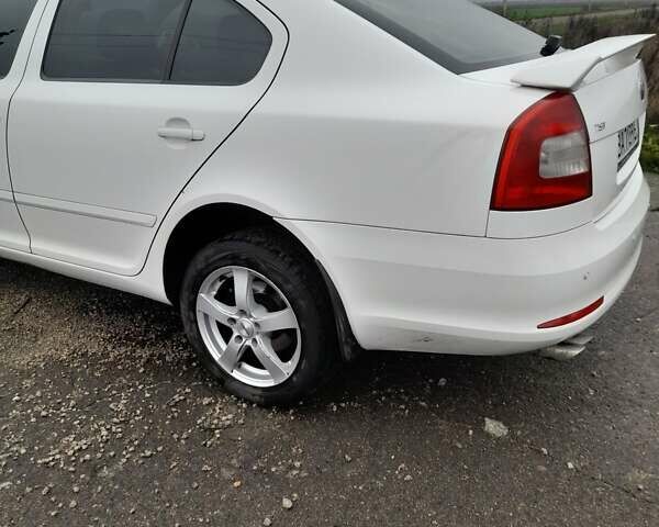 Белый Шкода Октавия, объемом двигателя 1.8 л и пробегом 219 тыс. км за 8200 $, фото 14 на Automoto.ua