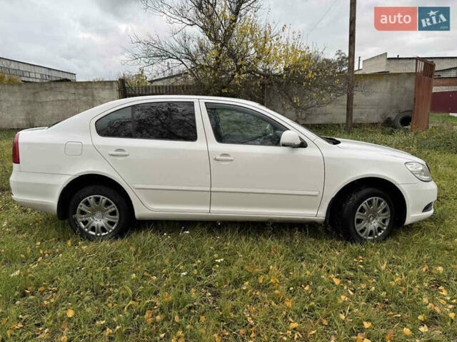 Шкода Октавия 2011 в Краснокутске на Automoto.ua Белый Шкода Октавия, объемом двигателя 1.6 л и пробегом 280 тыс. км за 5888 $, фото 21 на Automoto.ua