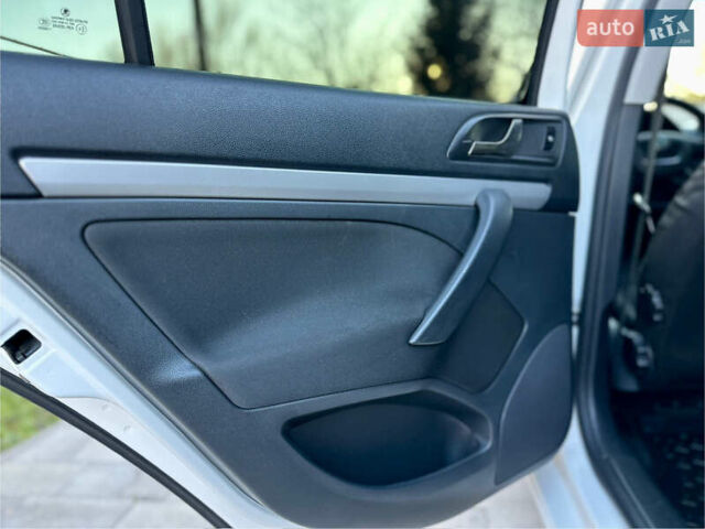 Белый Шкода Октавия, объемом двигателя 1.39 л и пробегом 275 тыс. км за 8200 $, фото 58 на Automoto.ua