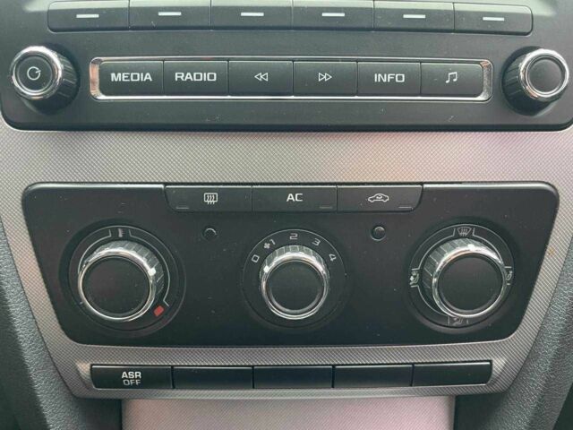 Белый Шкода Октавия, объемом двигателя 1.8 л и пробегом 155 тыс. км за 7990 $, фото 23 на Automoto.ua