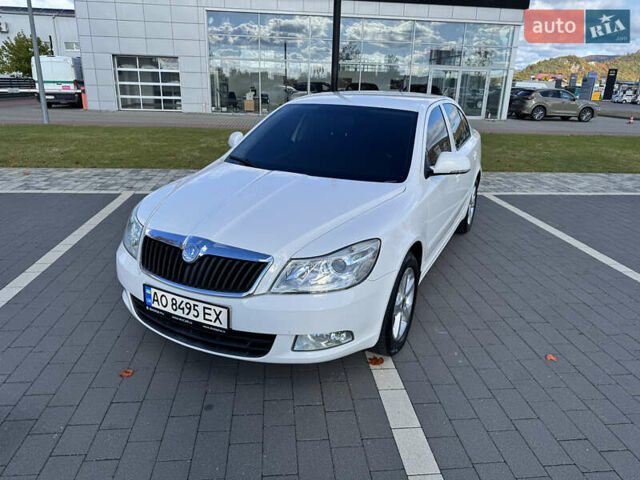 Белый Шкода Октавия, объемом двигателя 1.6 л и пробегом 242 тыс. км за 8100 $, фото 1 на Automoto.ua