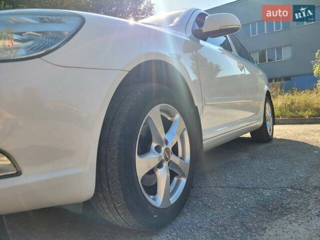 Белый Шкода Октавия, объемом двигателя 1.6 л и пробегом 208 тыс. км за 7500 $, фото 4 на Automoto.ua