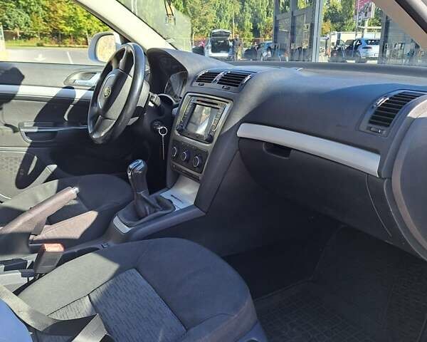 Білий Шкода Октавія, об'ємом двигуна 1.6 л та пробігом 230 тис. км за 8500 $, фото 19 на Automoto.ua
