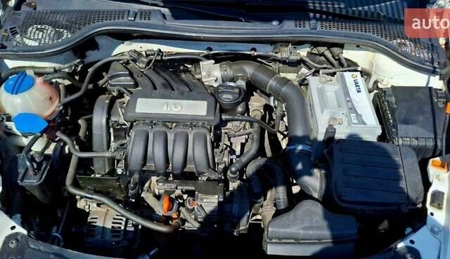 Білий Шкода Октавія, об'ємом двигуна 1.6 л та пробігом 138 тис. км за 7600 $, фото 6 на Automoto.ua