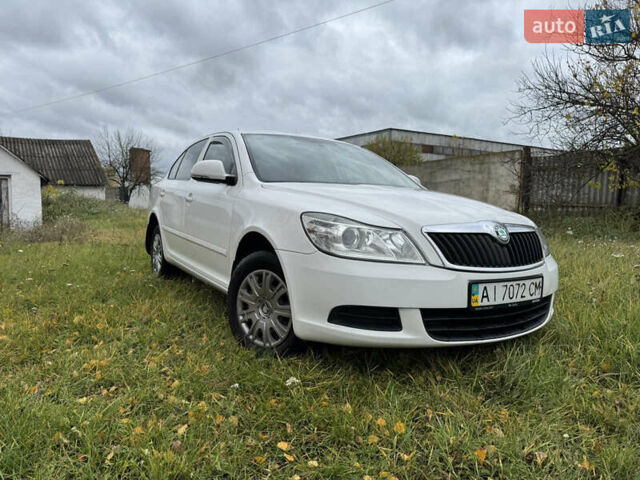 Шкода Октавия 2011 в Краснокутске на Automoto.ua Белый Шкода Октавия, объемом двигателя 1.6 л и пробегом 280 тыс. км за 5888 $, фото 20 на Automoto.ua