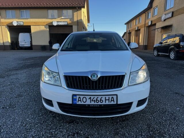 Белый Шкода Октавия, объемом двигателя 1.6 л и пробегом 380 тыс. км за 6150 $, фото 4 на Automoto.ua