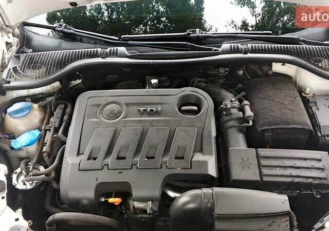 Белый Шкода Октавия, объемом двигателя 1.97 л и пробегом 246 тыс. км за 8400 $, фото 10 на Automoto.ua