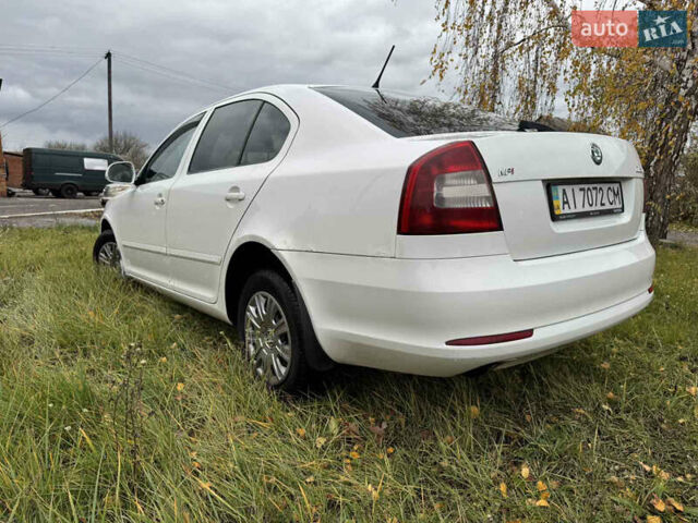 Шкода Октавия 2011 в Краснокутске на Automoto.ua Белый Шкода Октавия, объемом двигателя 1.6 л и пробегом 280 тыс. км за 5888 $, фото 17 на Automoto.ua