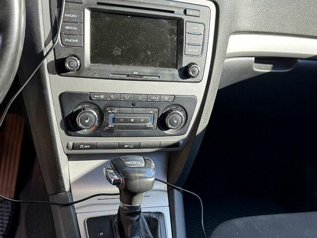 Білий Шкода Октавія, об'ємом двигуна 1.8 л та пробігом 230 тис. км за 9500 $, фото 6 на Automoto.ua