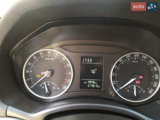 Білий Шкода Октавія, об'ємом двигуна 1.6 л та пробігом 314 тис. км за 7600 $, фото 6 на Automoto.ua