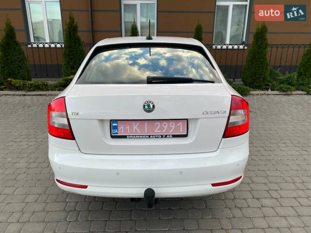 Білий Шкода Октавія, об'ємом двигуна 1.6 л та пробігом 189 тис. км за 8999 $, фото 7 на Automoto.ua
