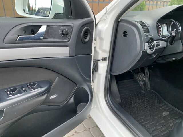 Белый Шкода Октавия, объемом двигателя 1.6 л и пробегом 189 тыс. км за 8999 $, фото 9 на Automoto.ua