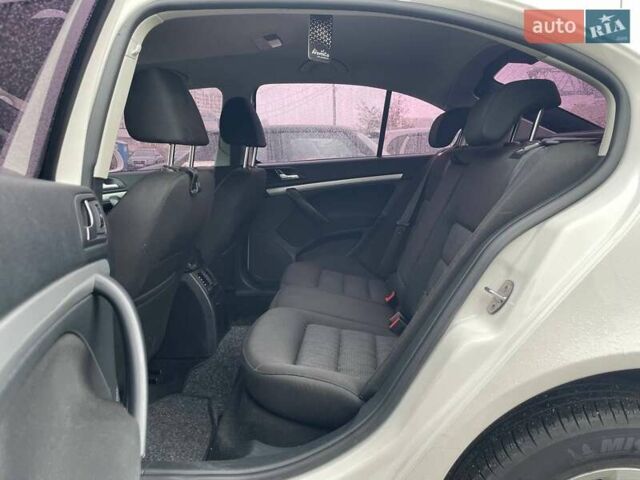 Белый Шкода Октавия, объемом двигателя 1.8 л и пробегом 155 тыс. км за 7990 $, фото 9 на Automoto.ua