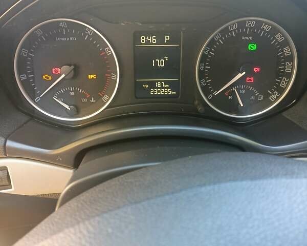 Белый Шкода Октавия, объемом двигателя 1.8 л и пробегом 230 тыс. км за 8200 $, фото 5 на Automoto.ua