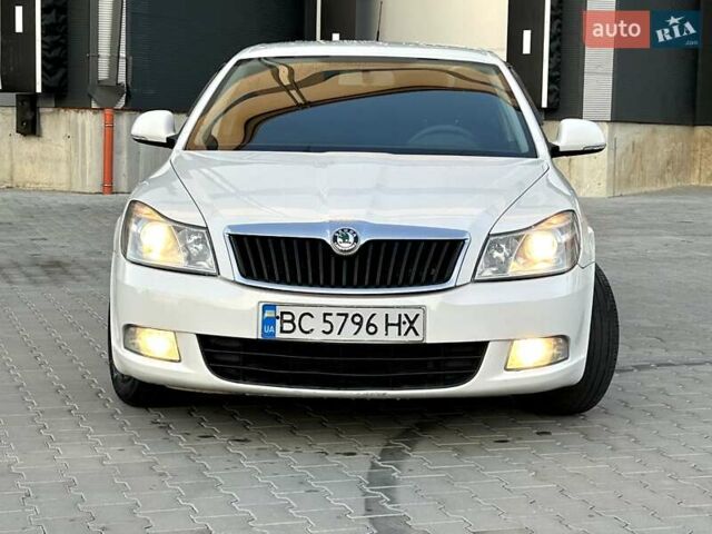 Білий Шкода Октавія, об'ємом двигуна 1.6 л та пробігом 312 тис. км за 6800 $, фото 1 на Automoto.ua
