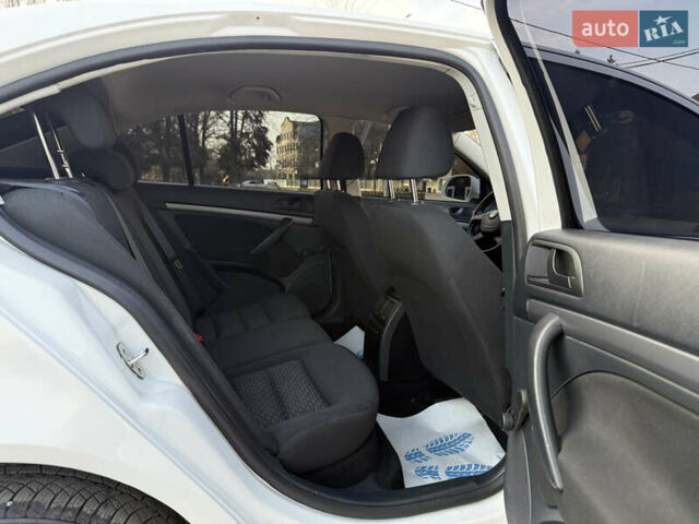 Белый Шкода Октавия, объемом двигателя 1.6 л и пробегом 212 тыс. км за 7800 $, фото 35 на Automoto.ua