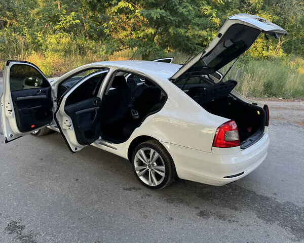 Білий Шкода Октавія, об'ємом двигуна 1.8 л та пробігом 303 тис. км за 6899 $, фото 38 на Automoto.ua