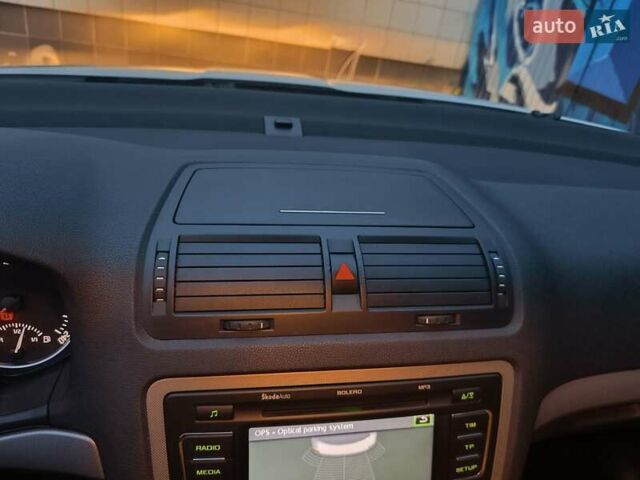 Белый Шкода Октавия, объемом двигателя 1.6 л и пробегом 209 тыс. км за 8700 $, фото 6 на Automoto.ua