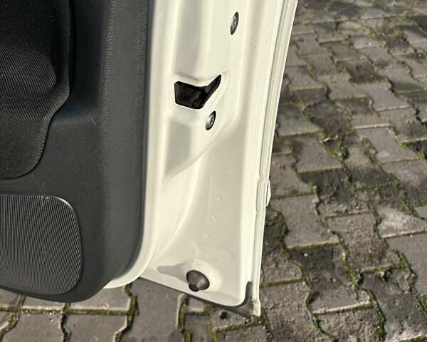 Білий Шкода Октавія, об'ємом двигуна 1.6 л та пробігом 76 тис. км за 9900 $, фото 10 на Automoto.ua