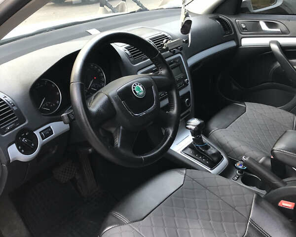 Белый Шкода Октавия, объемом двигателя 1.8 л и пробегом 240 тыс. км за 7500 $, фото 7 на Automoto.ua