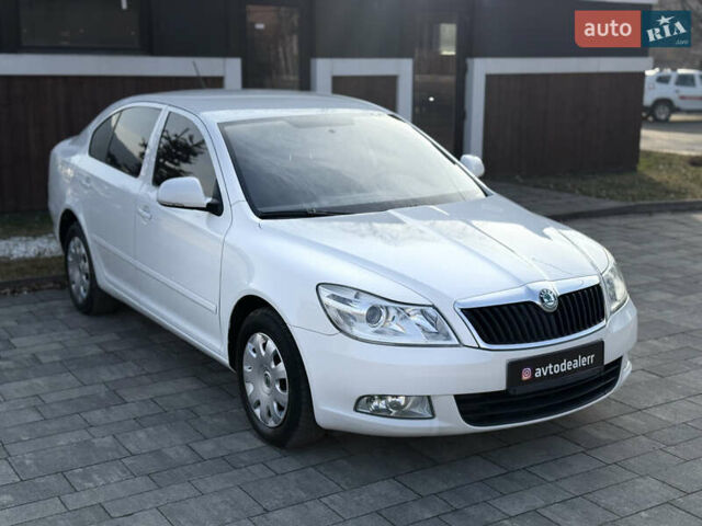 Белый Шкода Октавия, объемом двигателя 1.6 л и пробегом 212 тыс. км за 7800 $, фото 4 на Automoto.ua