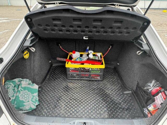 Белый Шкода Октавия, объемом двигателя 1.8 л и пробегом 180 тыс. км за 7200 $, фото 9 на Automoto.ua