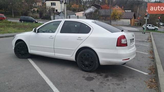 Белый Шкода Октавия, объемом двигателя 1.6 л и пробегом 240 тыс. км за 7600 $, фото 3 на Automoto.ua