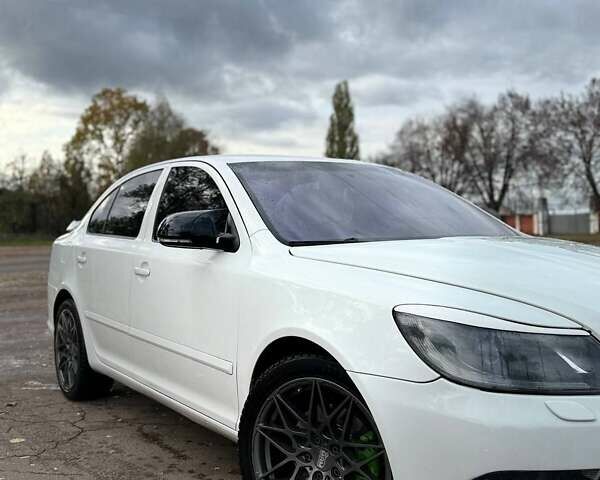 Шкода Октавия 2011 в Коростене на Automoto.ua Белый Шкода Октавия, объемом двигателя 1.98 л и пробегом 238 тыс. км за 9000 $, фото 7 на Automoto.ua