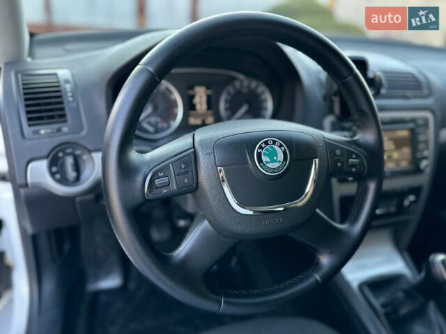 Белый Шкода Октавия, объемом двигателя 1.39 л и пробегом 275 тыс. км за 8200 $, фото 52 на Automoto.ua