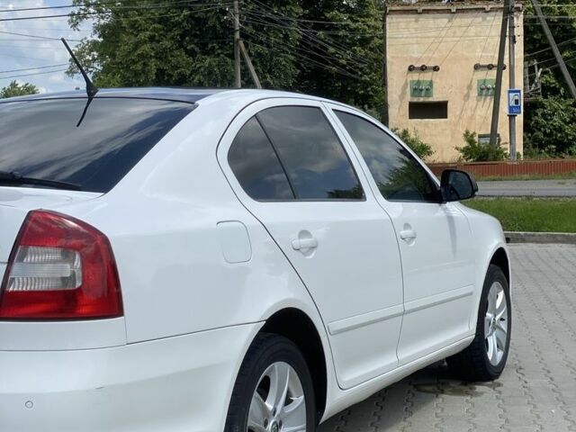 Белый Шкода Октавия, объемом двигателя 1.8 л и пробегом 240 тыс. км за 5300 $, фото 2 на Automoto.ua