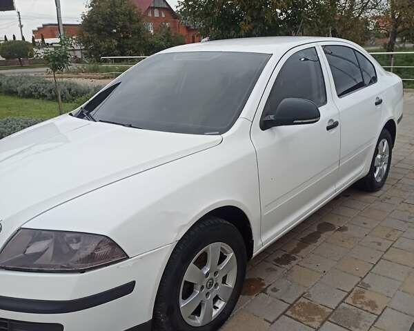 Белый Шкода Октавия, объемом двигателя 1.6 л и пробегом 310 тыс. км за 6500 $, фото 6 на Automoto.ua