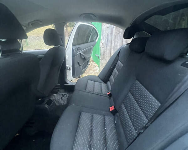 Белый Шкода Октавия, объемом двигателя 1.6 л и пробегом 288 тыс. км за 5500 $, фото 8 на Automoto.ua