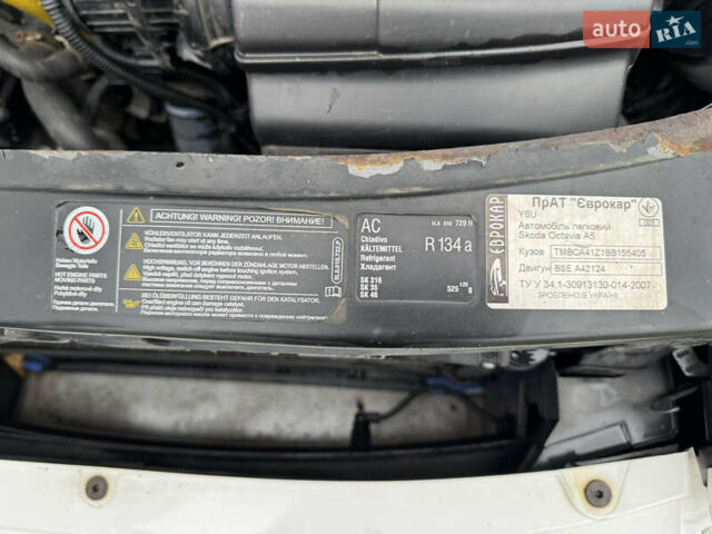 Шкода Октавия 2011 в Краснокутске на Automoto.ua Белый Шкода Октавия, объемом двигателя 1.6 л и пробегом 280 тыс. км за 5888 $, фото 5 на Automoto.ua