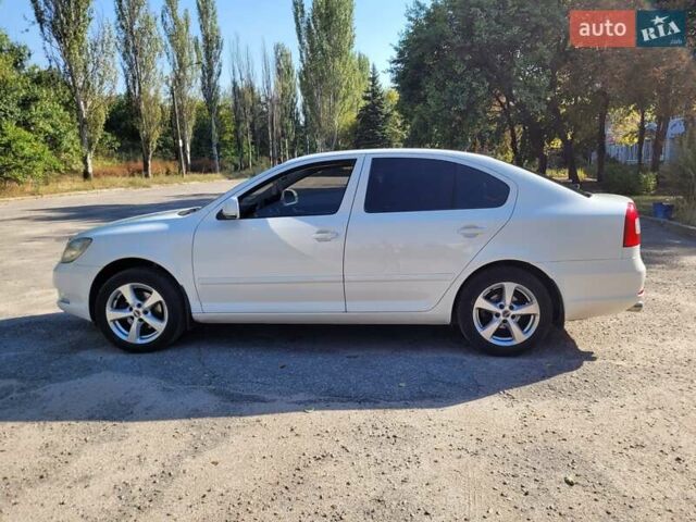 Белый Шкода Октавия, объемом двигателя 1.6 л и пробегом 208 тыс. км за 7500 $, фото 5 на Automoto.ua