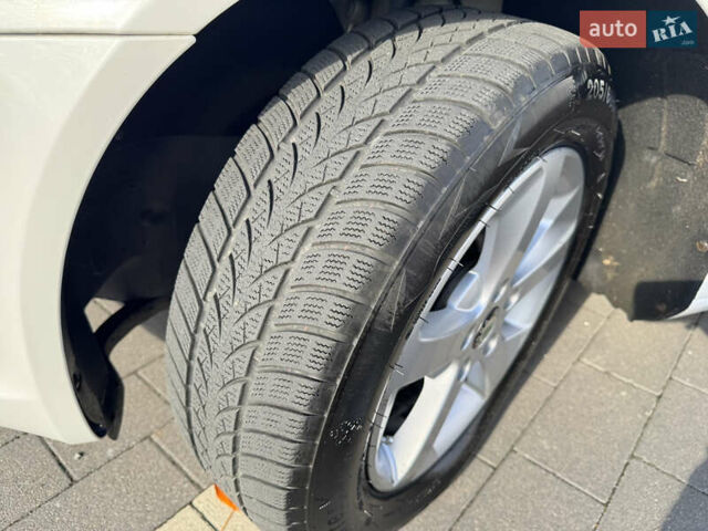 Белый Шкода Октавия, объемом двигателя 1.6 л и пробегом 242 тыс. км за 8100 $, фото 20 на Automoto.ua