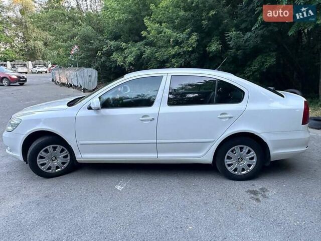 Білий Шкода Октавія, об'ємом двигуна 1.8 л та пробігом 184 тис. км за 8500 $, фото 15 на Automoto.ua