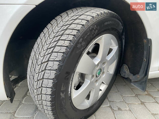 Білий Шкода Октавія, об'ємом двигуна 1.6 л та пробігом 189 тис. км за 8999 $, фото 28 на Automoto.ua