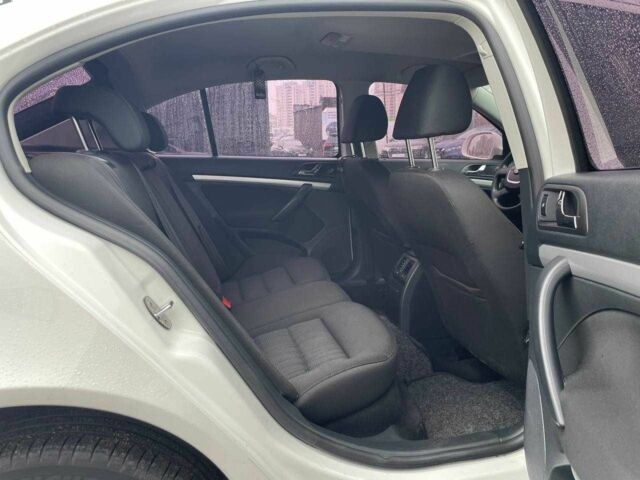 Белый Шкода Октавия, объемом двигателя 1.8 л и пробегом 155 тыс. км за 7990 $, фото 10 на Automoto.ua