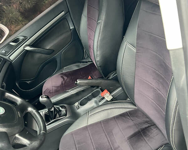 Білий Шкода Октавія, об'ємом двигуна 1.6 л та пробігом 270 тис. км за 6800 $, фото 21 на Automoto.ua