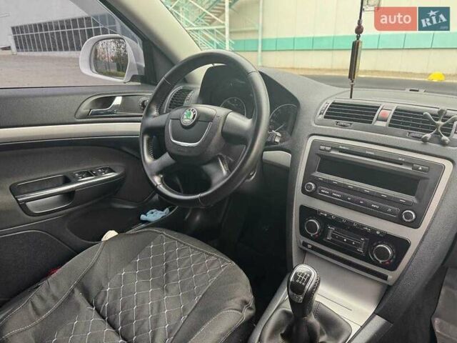 Белый Шкода Октавия, объемом двигателя 1.8 л и пробегом 180 тыс. км за 7200 $, фото 16 на Automoto.ua