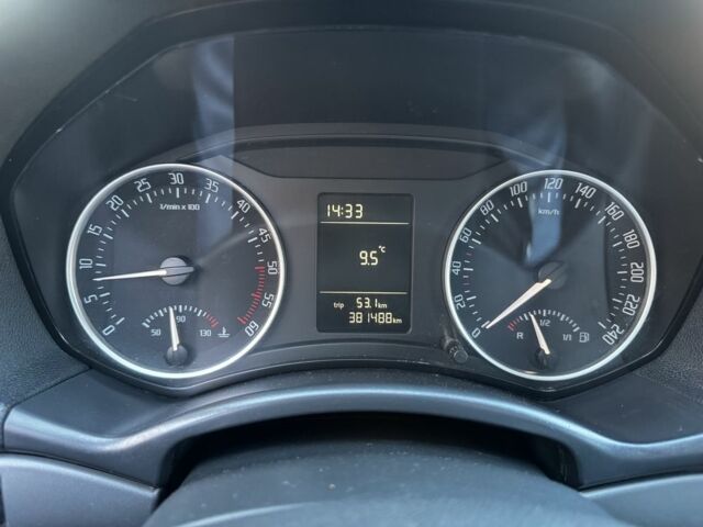 Белый Шкода Октавия, объемом двигателя 1.6 л и пробегом 380 тыс. км за 6150 $, фото 16 на Automoto.ua