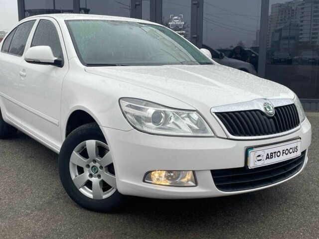 Белый Шкода Октавия, объемом двигателя 1.8 л и пробегом 155 тыс. км за 7990 $, фото 1 на Automoto.ua