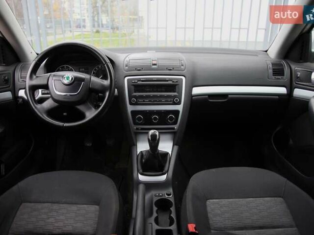 Белый Шкода Октавия, объемом двигателя 1.6 л и пробегом 239 тыс. км за 8100 $, фото 10 на Automoto.ua