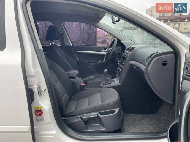 Белый Шкода Октавия, объемом двигателя 1.8 л и пробегом 155 тыс. км за 7990 $, фото 11 на Automoto.ua