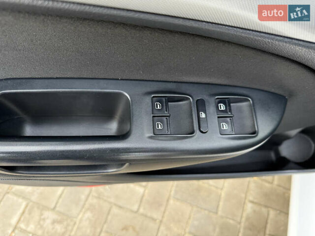 Білий Шкода Октавія, об'ємом двигуна 1.6 л та пробігом 260 тис. км за 7900 $, фото 19 на Automoto.ua