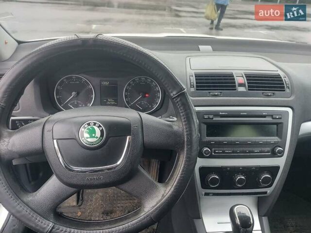 Білий Шкода Октавія, об'ємом двигуна 1.6 л та пробігом 282 тис. км за 5799 $, фото 48 на Automoto.ua