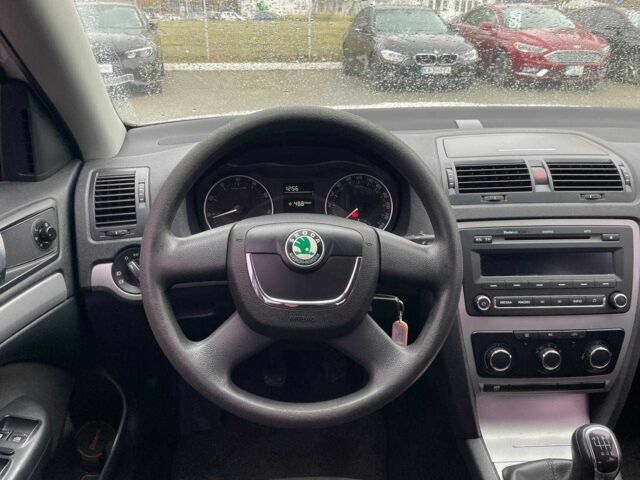 Белый Шкода Октавия, объемом двигателя 1.8 л и пробегом 155 тыс. км за 7990 $, фото 13 на Automoto.ua