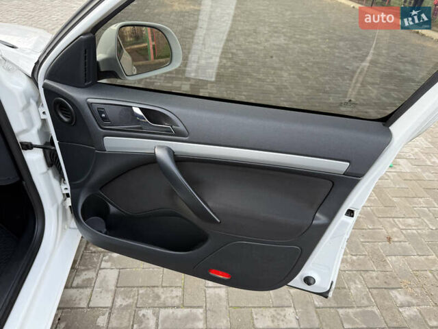 Білий Шкода Октавія, об'ємом двигуна 1.6 л та пробігом 260 тис. км за 7900 $, фото 25 на Automoto.ua