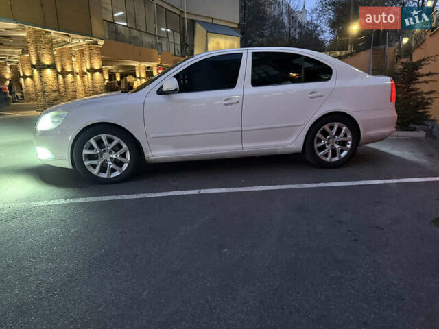 Белый Шкода Октавия, объемом двигателя 1.6 л и пробегом 200 тыс. км за 9999 $, фото 6 на Automoto.ua